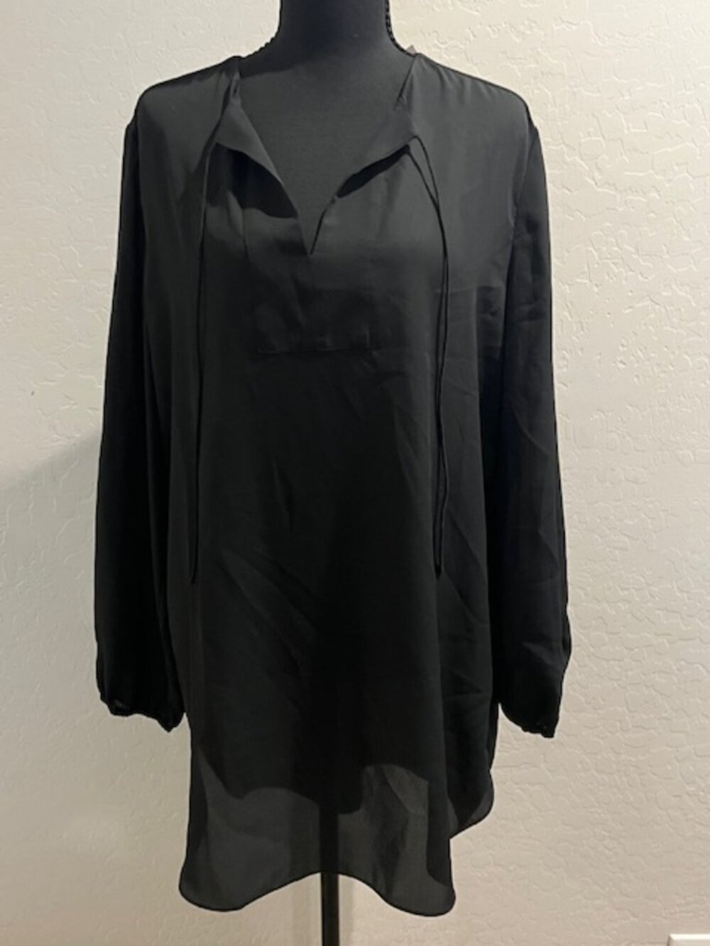 Black Sheer Chiffon Blouse XL/V-Neck/Tie Neck long sleeve